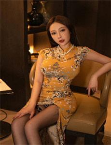 《美女被骗床把衣服视频》